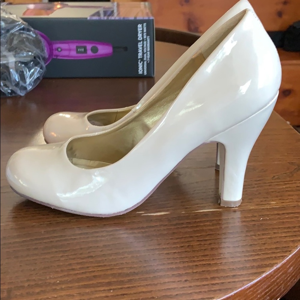 Cream latex/shiny heels, Steve Madden